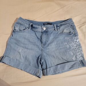 Size 8 Simply Vera Vera Wang Shorts with Floral Embroidery